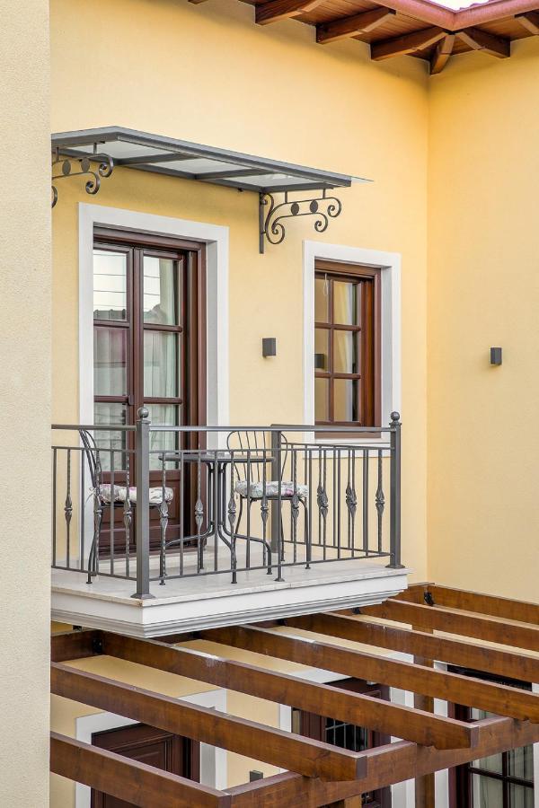 Petrou Suites Yanya Dış mekan fotoğraf